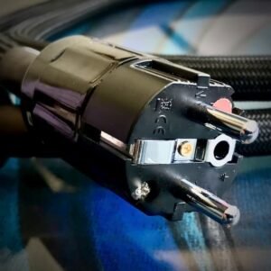 Matrix source cable plug